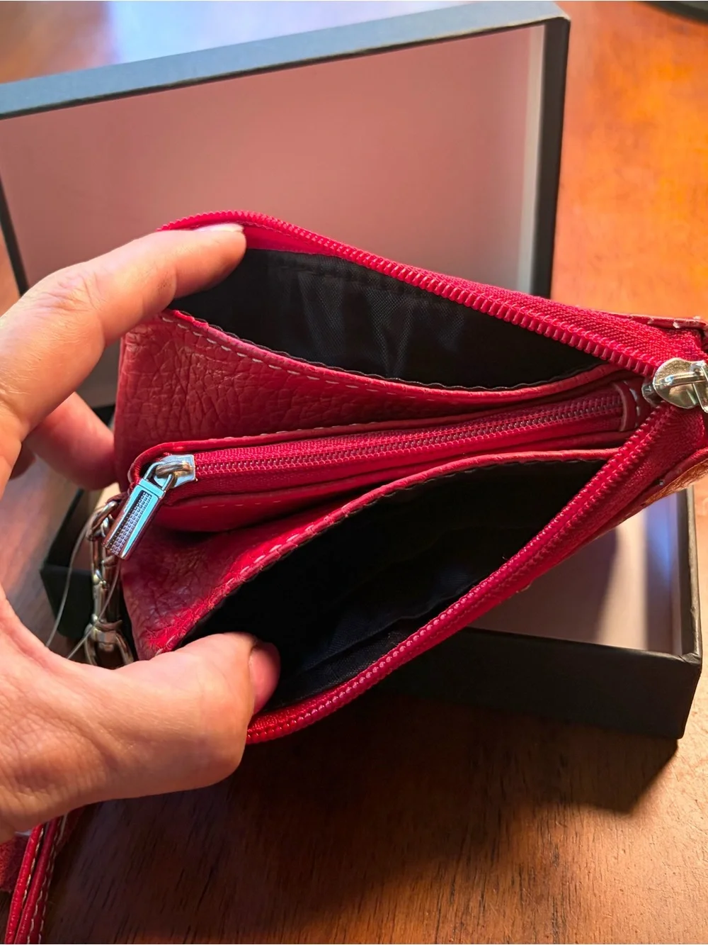AmeriLeather compact leather wristlet wallet
